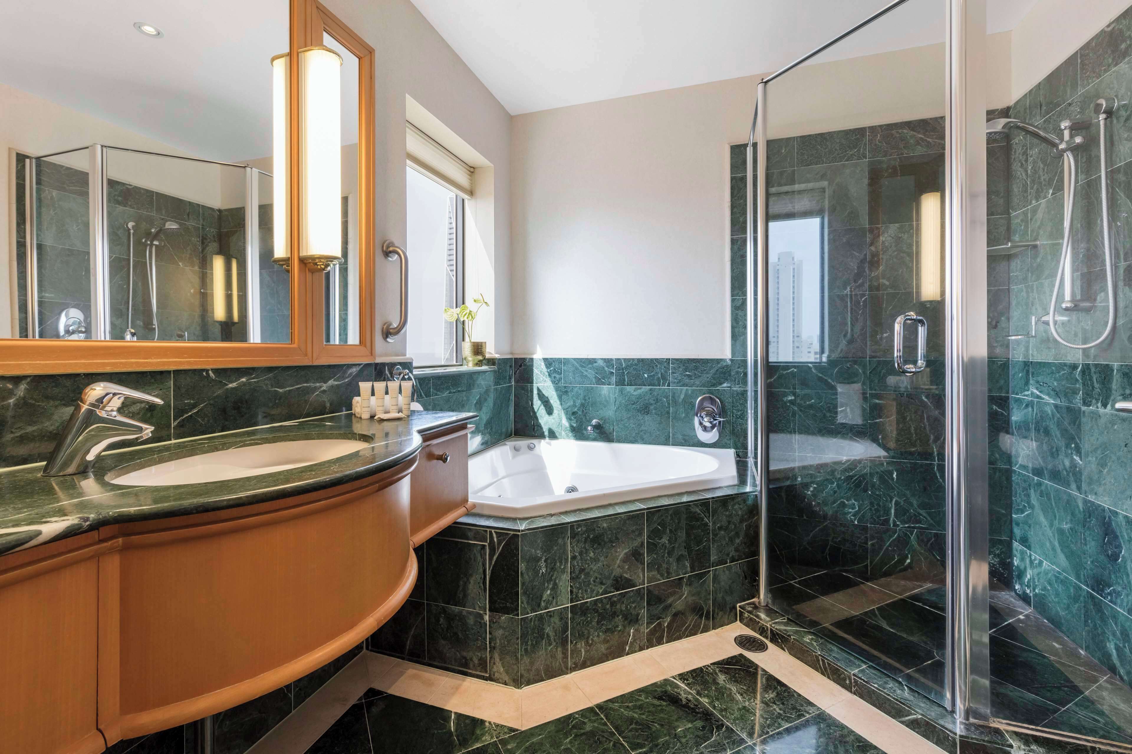 combined shower/bathtub, eco-friendly toiletries, hair dryer, towels