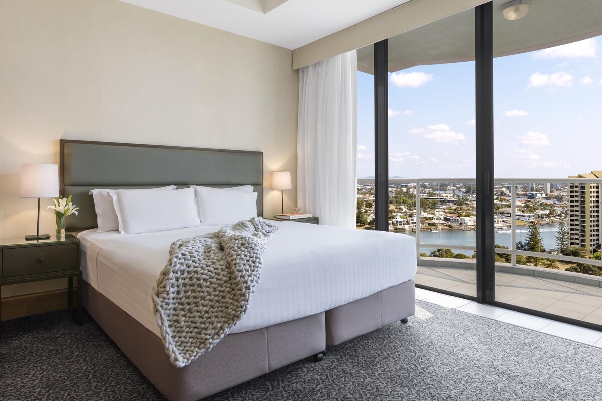In-room safe, desk, laptop workspace, blackout drapes