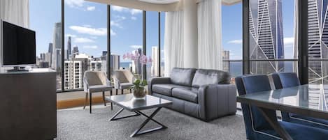 Zimmersafe, Schreibtisch, laptopgeeigneter Arbeitsplatz