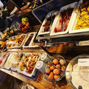 Free daily buffet breakfast