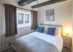 5 bedrooms, iron/ironing board, free WiFi, bed sheets