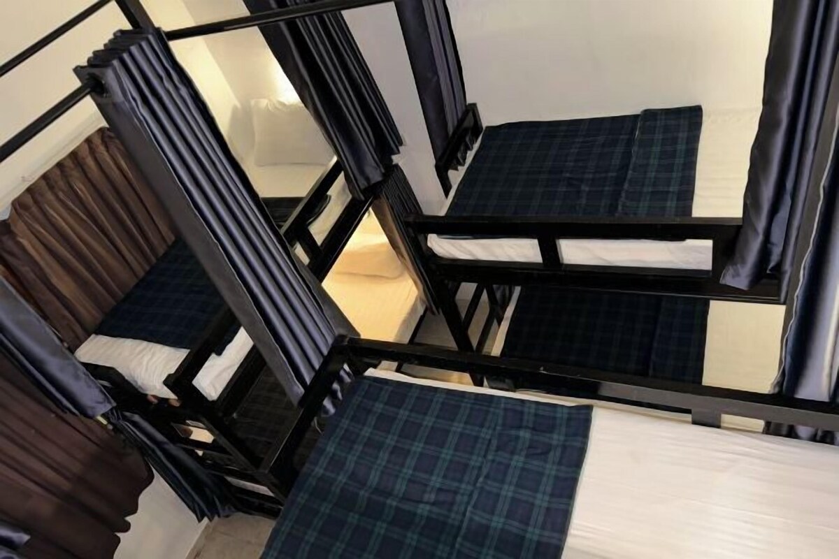 WiFi (free), bed sheets