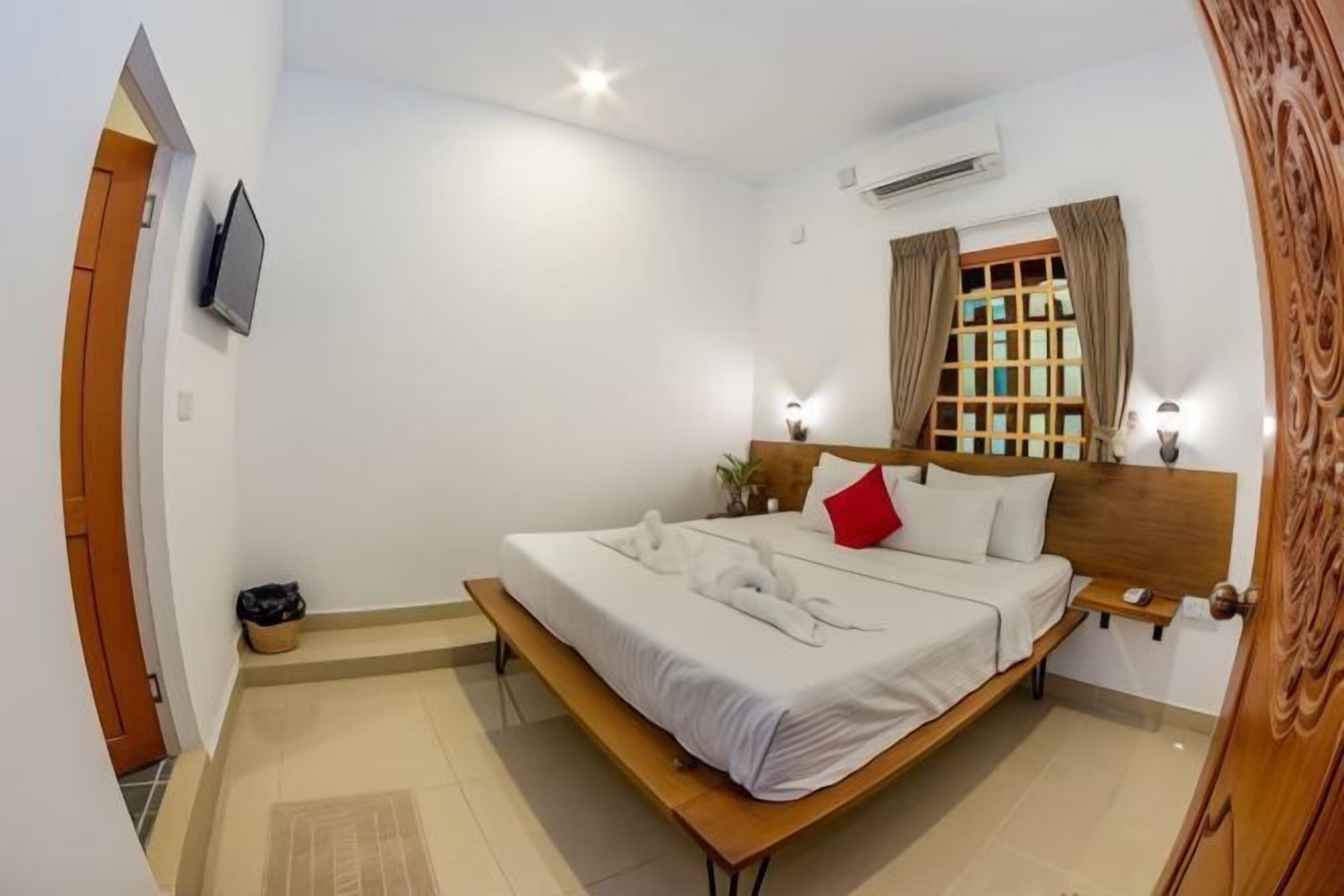 Free WiFi, bed sheets