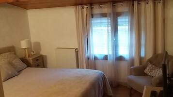 2 chambres, fer et planche Ă repasser, Wi-Fi gratuit, draps fournis