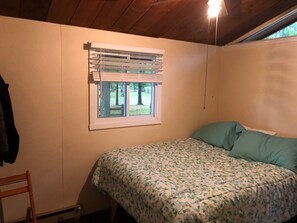 3 bedrooms, free WiFi, bed sheets, wheelchair access - Wheeler Lake House: Turkey, Tranquility & Time Together – A Perfect Thanksgiving Escape (Kalkaska)