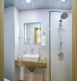 Bathroom shower - Hotel Livin (Tbilisi)