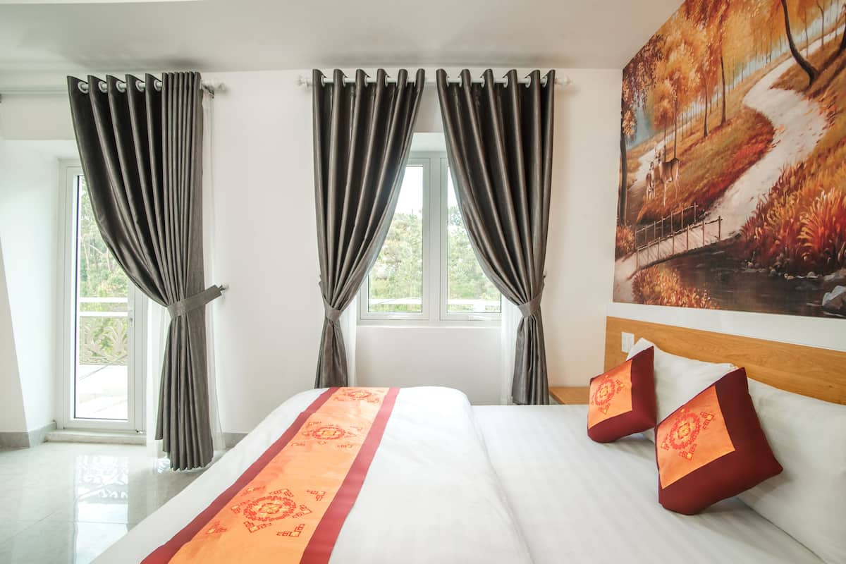 Deluxe Double Room, Balcony | Desk, blackout curtains, soundproofing, iron/ironing board (on request)