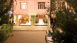 Front of property – evening/night - Son Trang Hotel Da Lat (Xuan Huong - Da Lat)