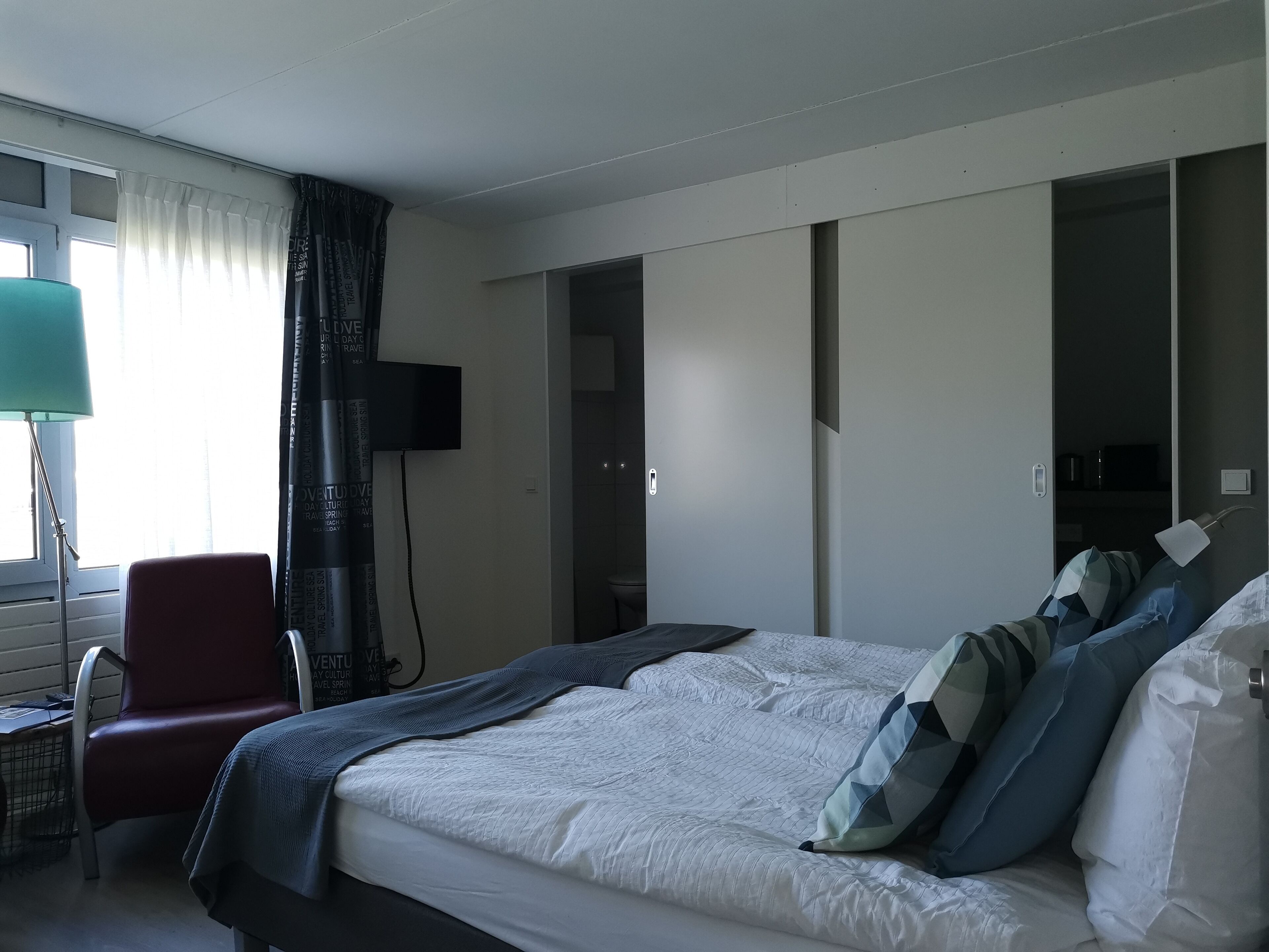 Deluxe kamer, 1 twee- of 2 eenpersoonsbedden, gedeelde badkamer (Grebbe) | Luxe beddengoed, een kluis op de kamer, individueel gemeubileerd