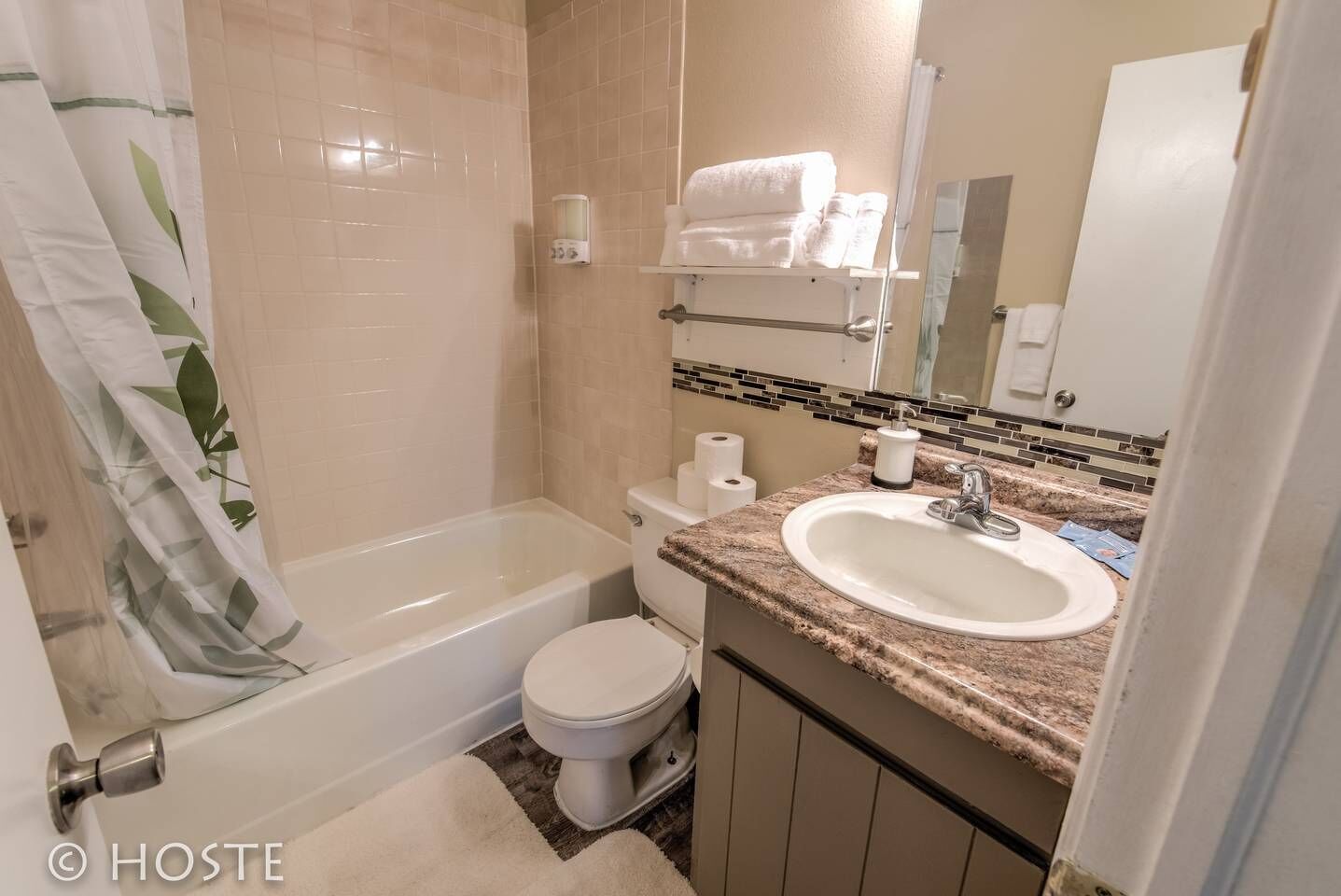 House (2 Bedrooms) | Bathroom | Towels, soap, shampoo, toilet paper