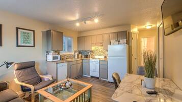 House (2 Bedrooms) | Private kitchen | Full-size fridge, oven, coffee/tea maker, electric kettle