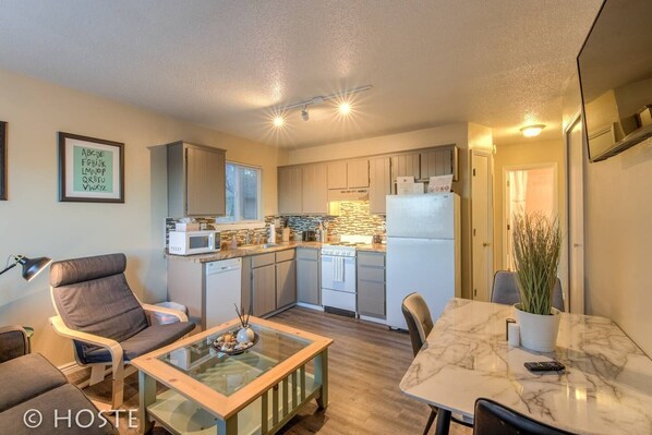 Maison (2 Bedrooms) | Cuisine privée | Réfrigérateur grande capacité avec congélateur, un four
