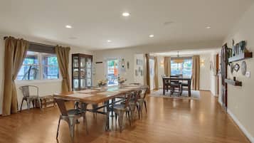 House (5 Bedrooms) | In-room dining