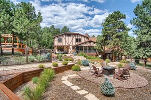 Property grounds - 5BR Poe Manor Entertain,hot Tub+has Everything! (Colorado Springs)