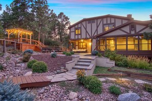 Exterior - 5BR Poe Manor Entertain,hot Tub+has Everything! (Colorado Springs)