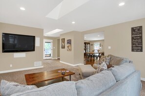 House (5 Bedrooms) | Living room | Smart TV, Netflix, table tennis, streaming services - 5BR Poe Manor Entertain,hot Tub+has Everything! (Colorado Springs)