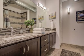 Apartment (1 Bedroom) | Bathroom