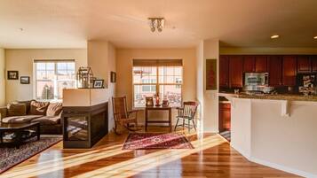 Villa (2 Bedrooms) | Private kitchen | Oven, stovetop, dishwasher, coffee/tea maker