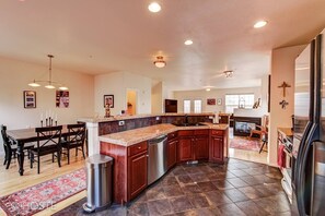 Villa (2 Bedrooms) | Private kitchen