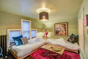 Nhà (4 Bedrooms) | 2 phòng ngủ, bàn ủi/dụng cụ ủi quần áo 