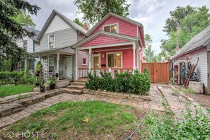 Exterior - Perfect Cottage Downtown Great Patio! (Colorado Springs)