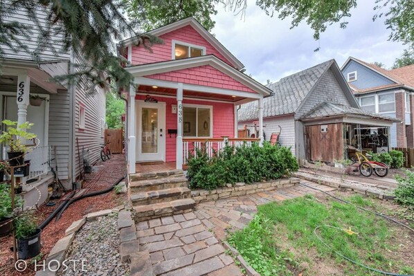 Exterior - Perfect Cottage Downtown Great Patio! (Colorado Springs)
