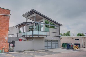 A modern building with a flat roof, large windows, and a garage door. - 3BR Modern Marveldowntown Customprivate Balcony (Colorado Springs)