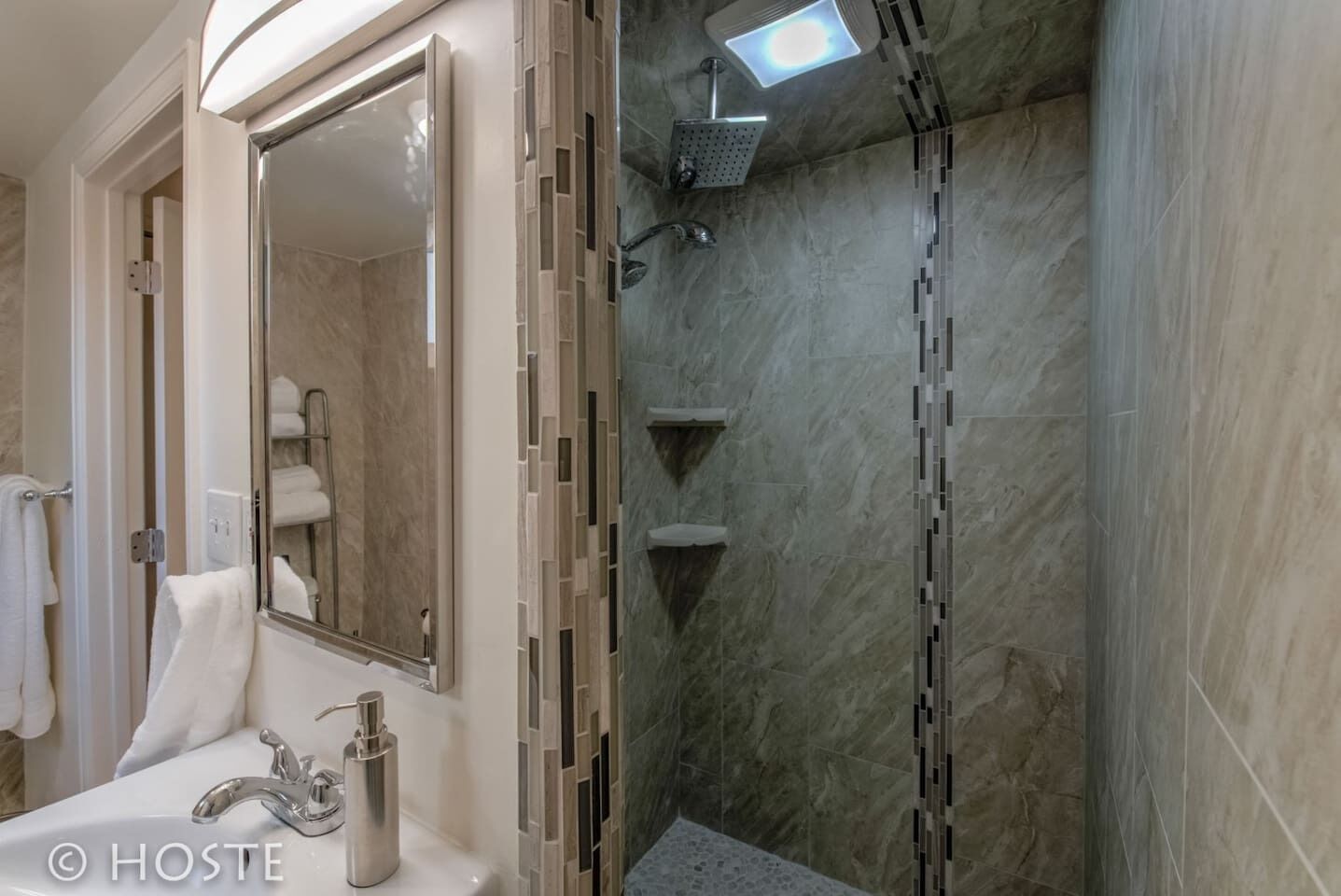 Villa (2 Bedrooms) | Bathroom | Towels, soap, shampoo, toilet paper
