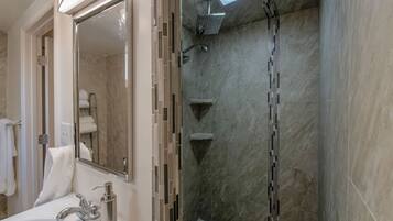 Villa (2 Bedrooms) | Bathroom | Towels, soap, shampoo, toilet paper