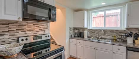 Villa (2 Bedrooms) | Private kitchen