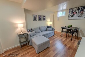 Living room - 2BR Comfy Condo & Cute Patio Broadmoor Area (Colorado Springs)