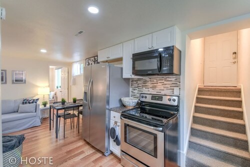 2BR Comfy Condo & Cute Patio Broadmoor Area