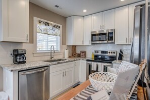 House (2 Bedrooms) | Private kitchen | Oven, stovetop, dishwasher, cookware/dishes/utensils