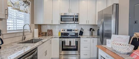 House (2 Bedrooms) | Private kitchen | Oven, stovetop, dishwasher, cookware/dishes/utensils