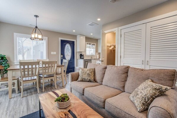 ハウス (2 Bedrooms) | リビングルーム | テレビ