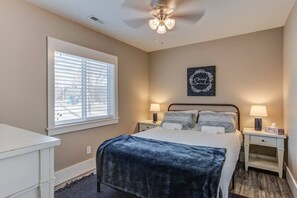 ハウス (2 Bedrooms) | 2 室のベッドルーム、アイロン / アイロン台、ベッドシーツ