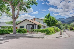 Exterior - 2BR Modern & Chic Comfy Home in Old Colorado (Colorado Springs)