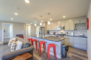 Private kitchen - 2BR Modern & Chic Comfy Home in Old Colorado (Colorado Springs)