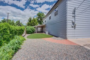 Property grounds - 2BR Modern & Chic Comfy Home in Old Colorado (Colorado Springs)