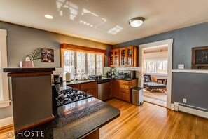 House (3 Bedrooms) | Private kitchen | Full-size fridge, oven, stovetop, dishwasher - 3BR Classic Home Quiet Neighborhooddog Friendly (Colorado Springs)