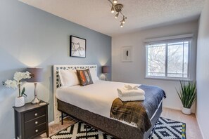 House (4 Bedrooms) | 4 bedrooms, iron/ironing board, bed sheets - 4BR Garden of the Gods Family Getaway (Colorado Springs)