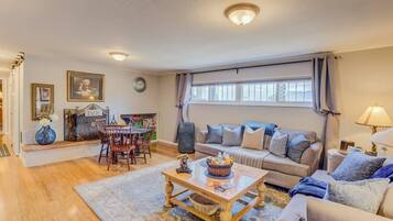 Huoneisto (3 Bedrooms) | Olohuone | Televisio