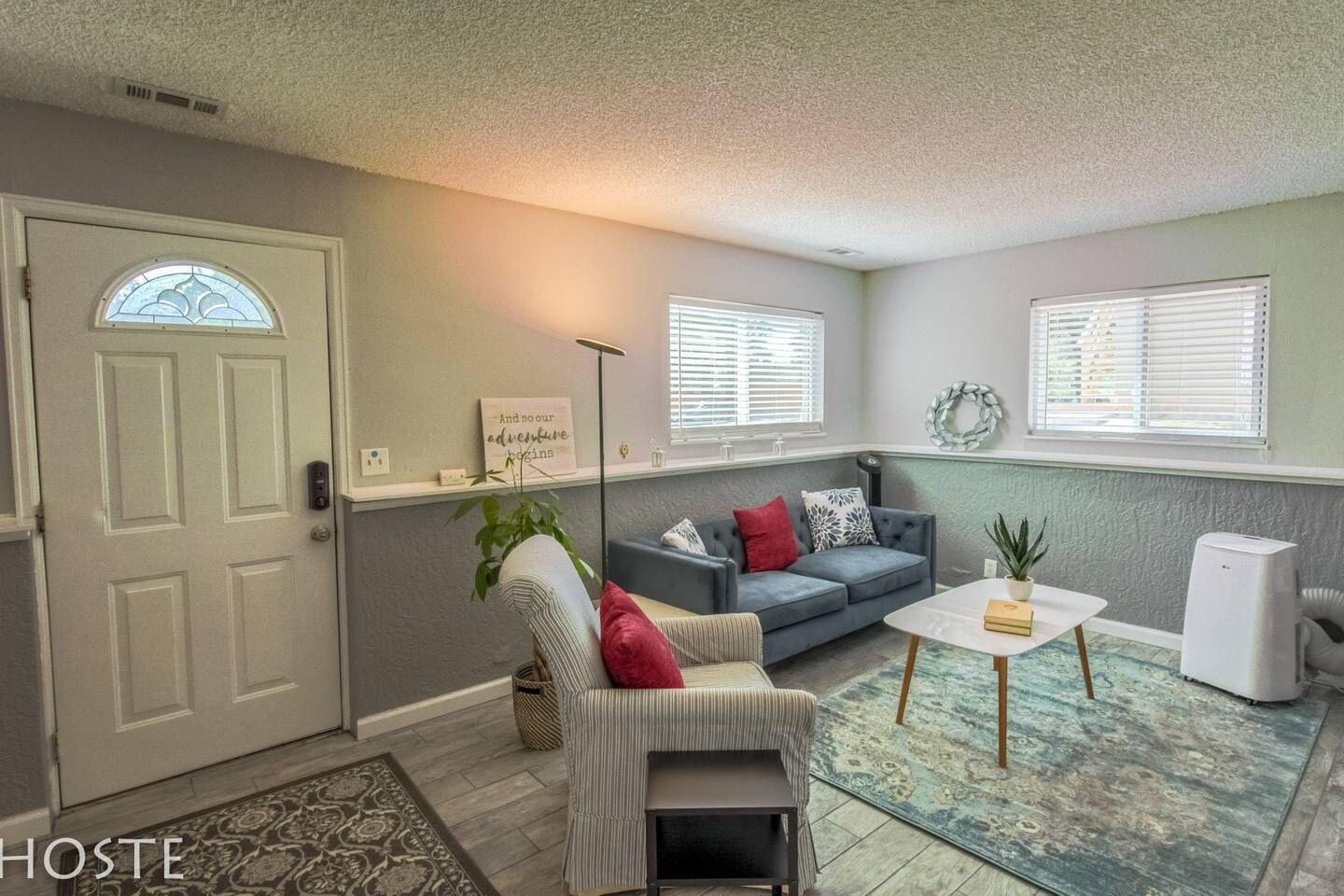 Apartment (2 Bedrooms) | Living room | TV, Netflix, streaming services