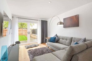 Unclassified image, 3 of 20, button - Contemporary 2‑Bedroom St Andrews Apartment with Private Garden, Parking & Walk to Town (St. Andrews)