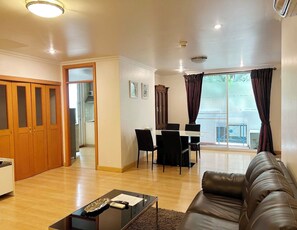 Deluxe Room, 2 Bedrooms | 1 bedroom, minibar, in-room safe, individually decorated