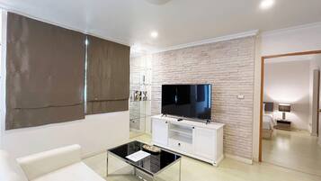 Deluxe Room | 1 bedroom, minibar, in-room safe, individually decorated