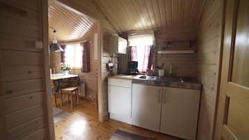 Cabane, salle de bains privée (13, Shared shower, Private Toilet) | Coin cuisine privé | CafetiÚre/bouilloire, bouilloire électrique