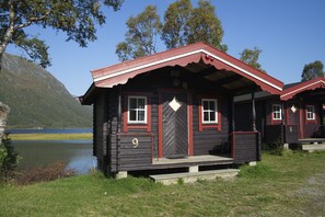 Cabin, Shared Bathroom (9) - Gullesfjord Camping (Kvæfjord)
