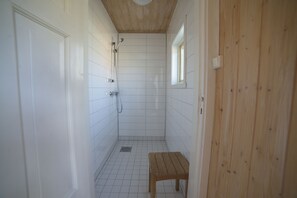 Huisje, privébadkamer (1) | Badkamer met douche