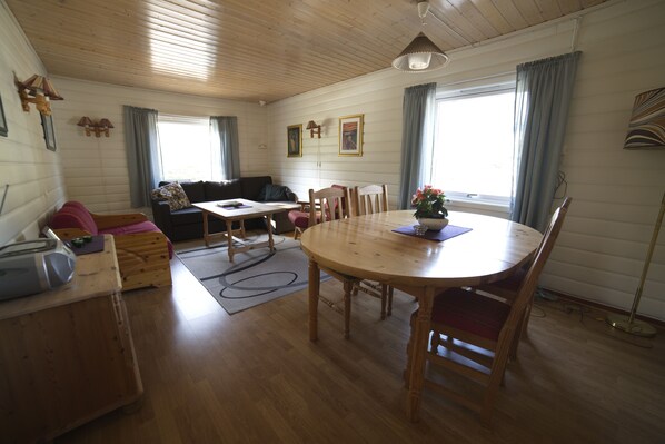 Stuga - privat badrum (1) | Vardagsrum